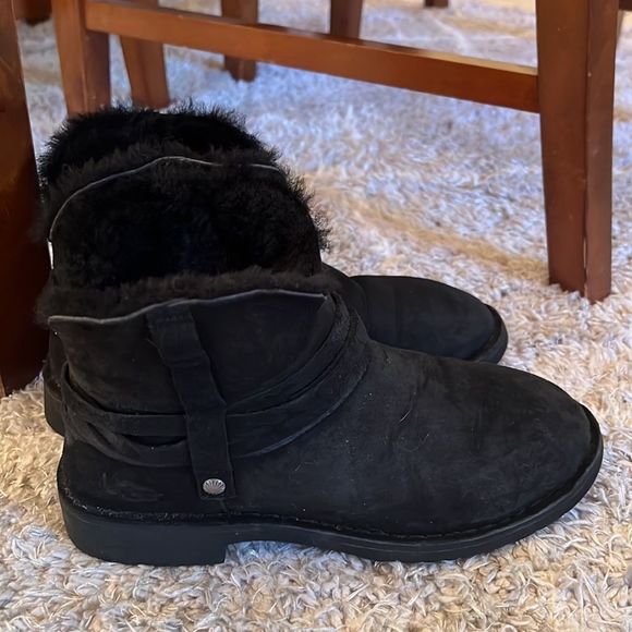 Ugg suide ankle boots size 8 - Picture 3 of 10
